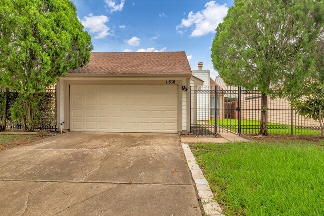 Building Photo - 11838 Plumbrook Dr Rental