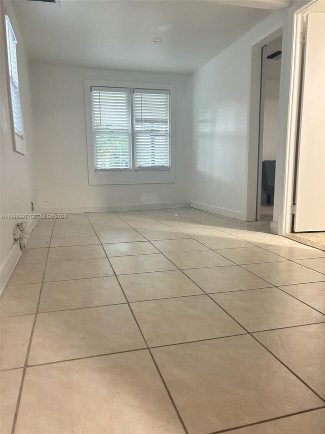 Photo - 719 Glenn Pkwy