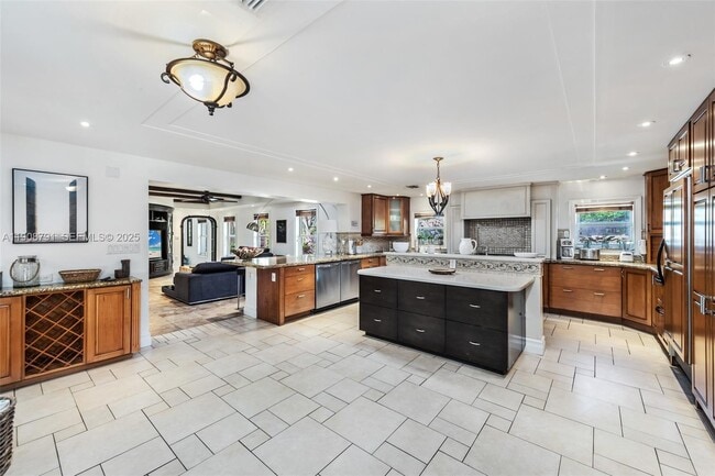 Building Photo - 1051 NE 89th St