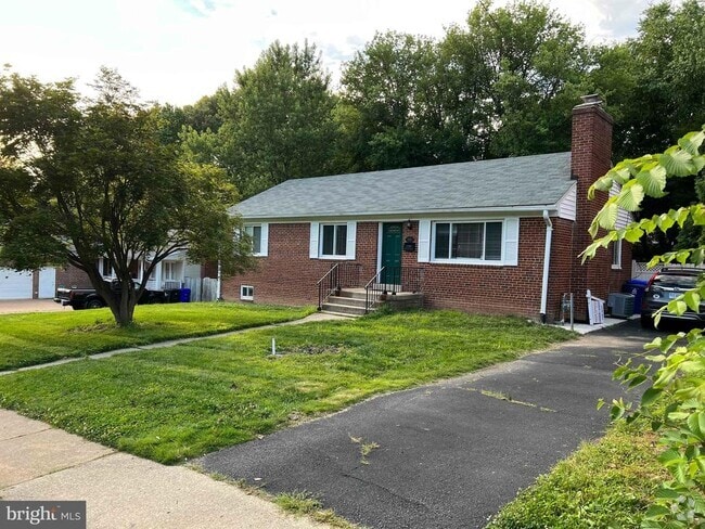 Building Photo - 5305 Yorktown Blvd Rental