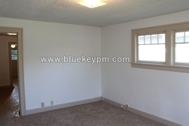 Photo - 10911 SE Myrtle St