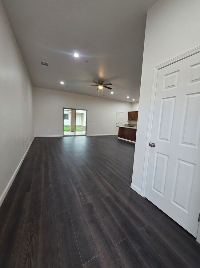 Photo - 2018 E Seeger Ave