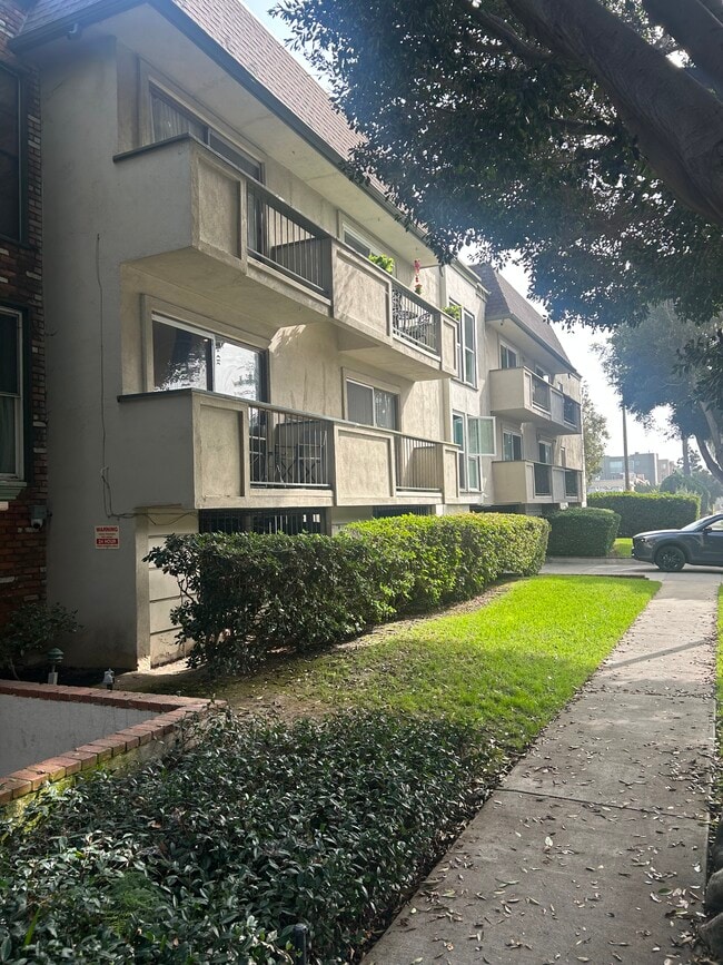 Building Photo - 3640 Cardiff Ave Unit Michelle Martin