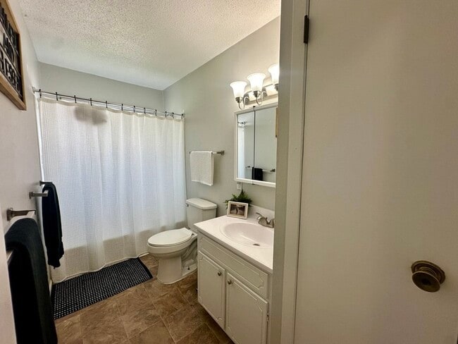 Photo - 2416 Towne House Dr NE