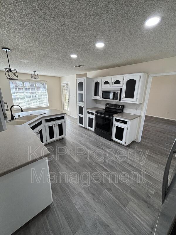 Photo - 8812 Skypark Dr