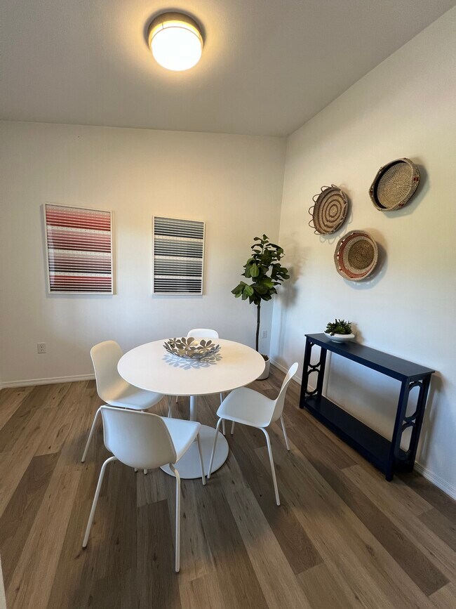 Photo - 525 Riverine Dr