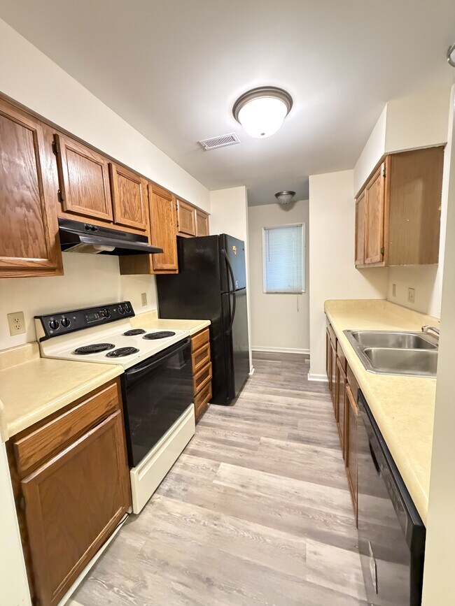 Photo - 3263 Carlyle Dr NW