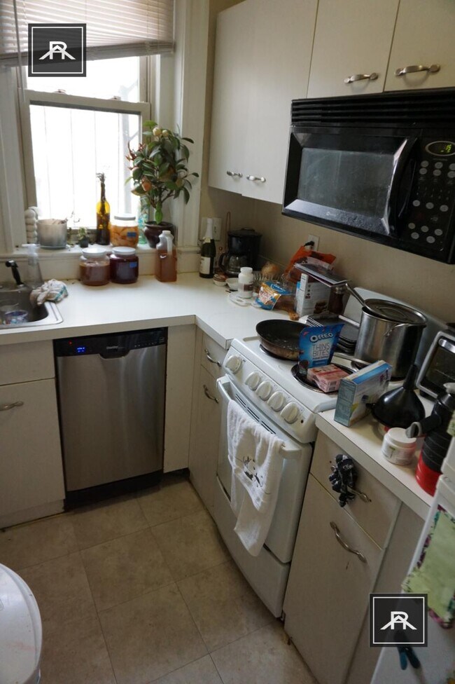 Building Photo - 1 bedroom in Brighton MA 02135 Unit 6