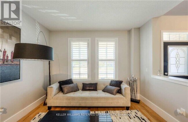 Photo - 118 Earlsbridge Blvd