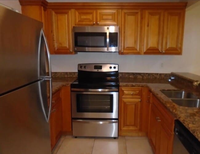 Building Photo - 1421 Windorah Way Unit H