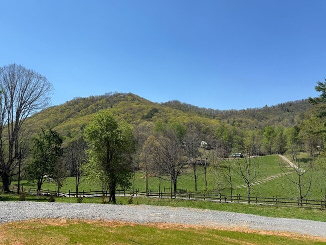 Photo - Hayesville Tiny Home 2