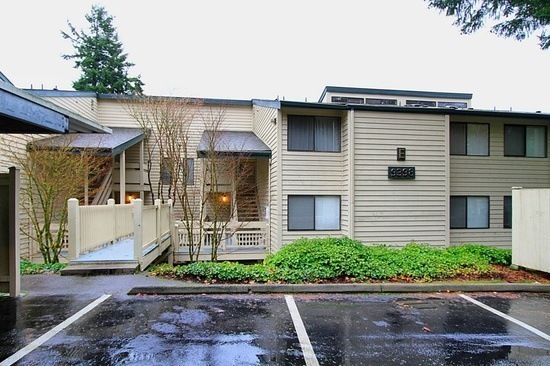 Beautiful 2 Bed 2.5 Bath Townhome in Redmond - Beautiful 2 Bed 2.5 Bath Townhome in Redmond