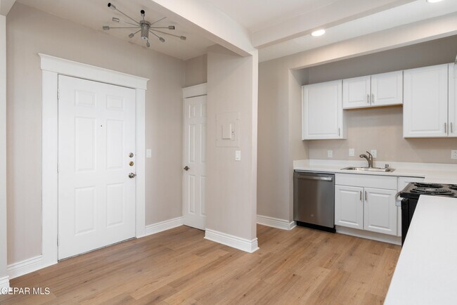 Photo - 521 W Missouri Ave Unit 15