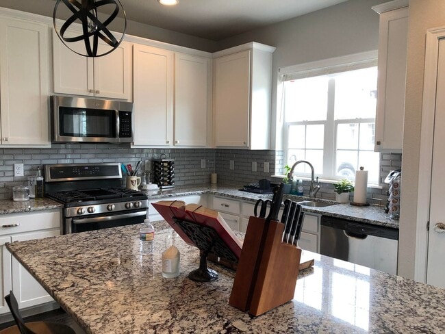 Photo - 1185 Solitaire St