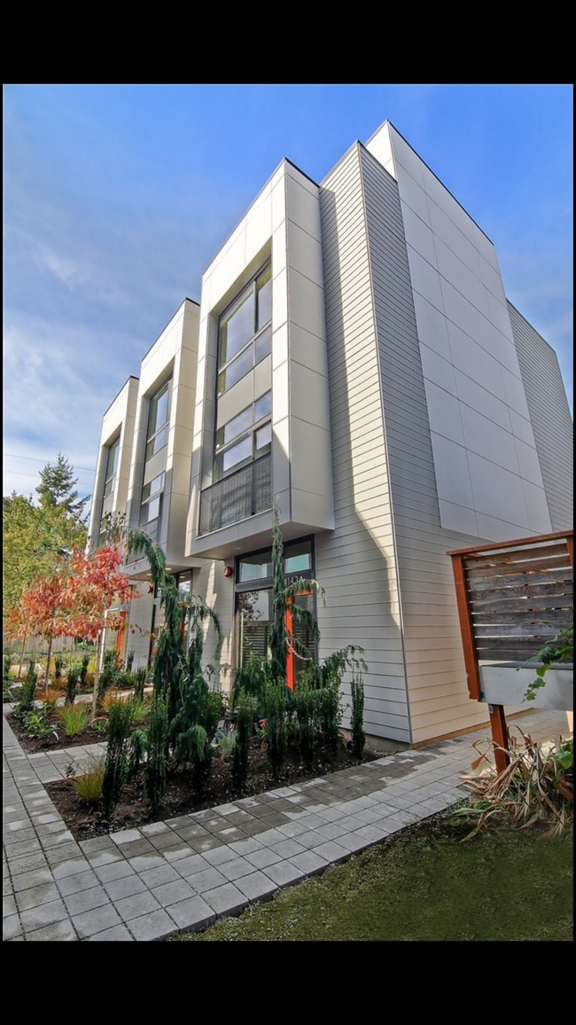 Building Photo - 4143 California Ave SW Unit B Rental