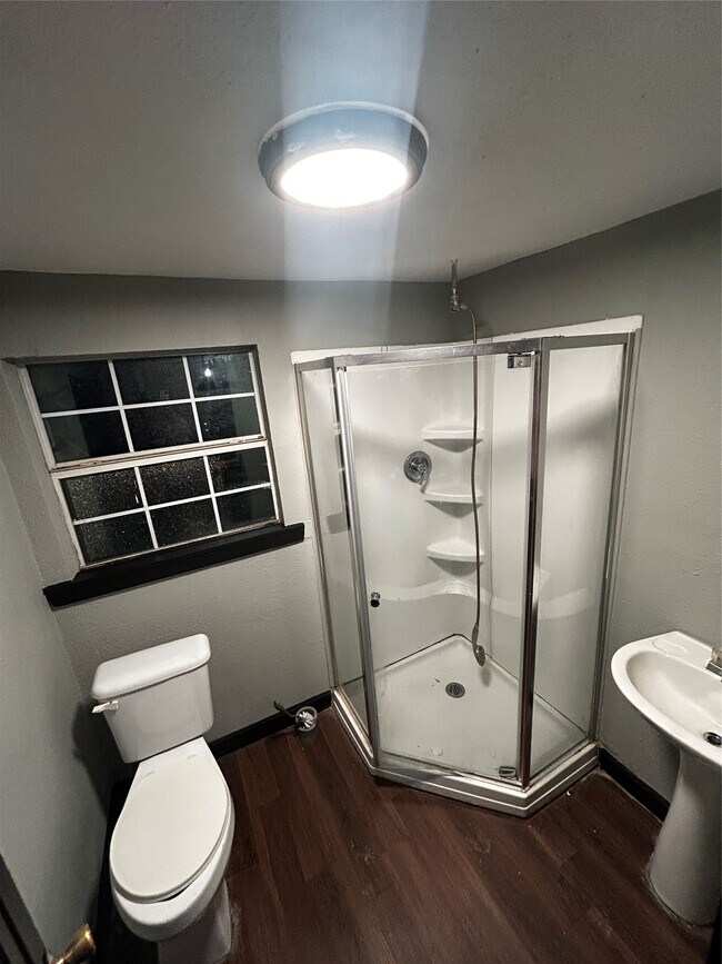 Photo - 8915 Irvington Blvd