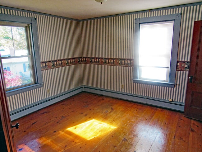 Dormitorio 2 - 324 Main St