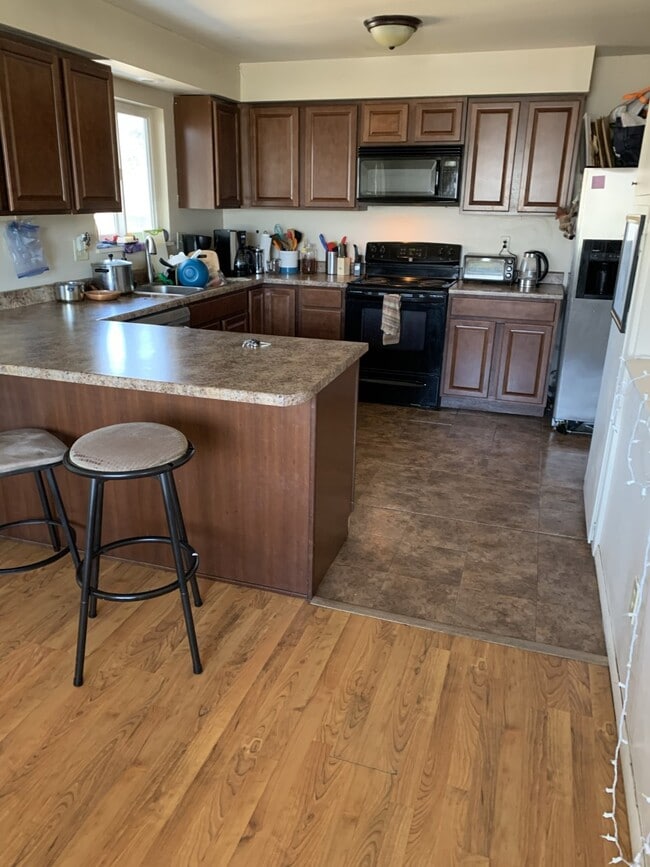 Photo - 422 Edgewood Dr