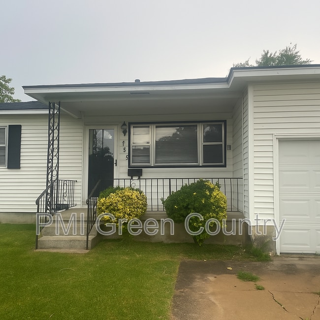 Building Photo - 428 S 67th E Ave Rental