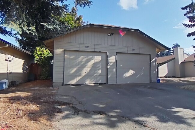 Building Photo - 2 Bedroom Duplex ~ Albany Unit 1647 23rd Court SE Rental