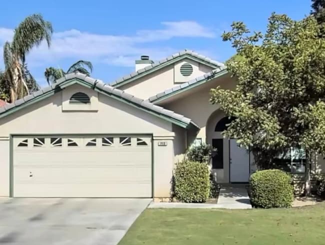 Building Photo - Freshly Upgraded 3 bed 2 bath Home MOVE IN Ready