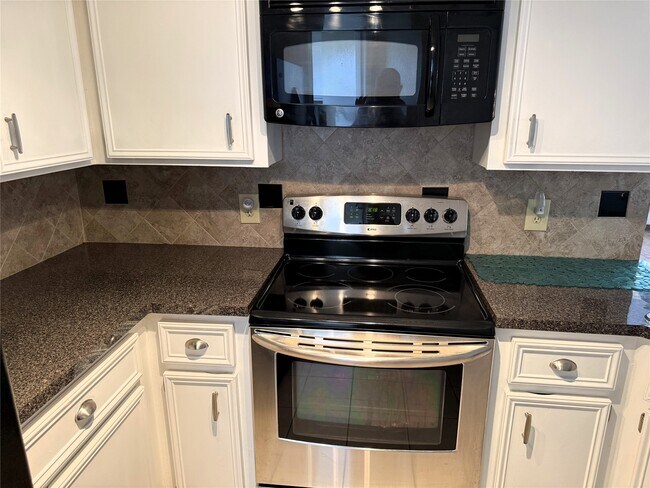 62 Evanston St Unit 2/5
