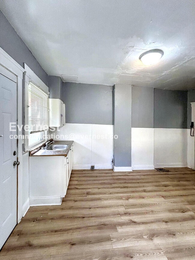 Photo - 2213 E 82nd St