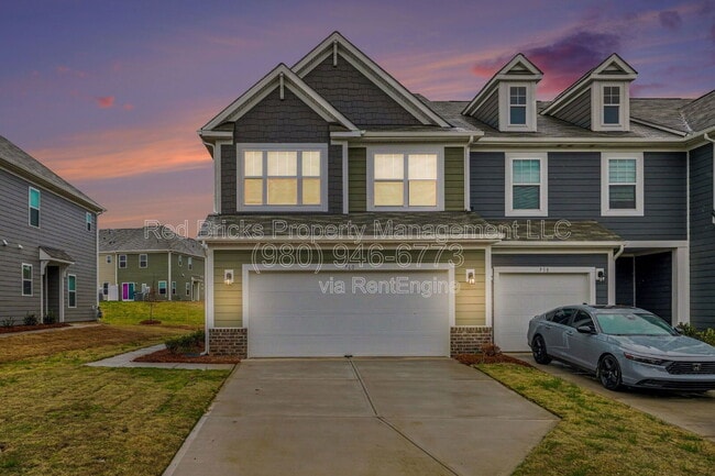 Photo - 760 Kitfox Dr NW