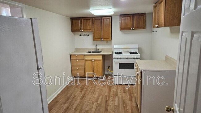 Photo - 230 N Alexander St Unidad A