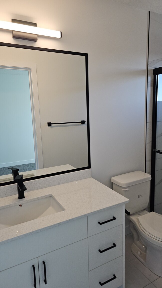 Photo - 18120-18128 28 Ave SW