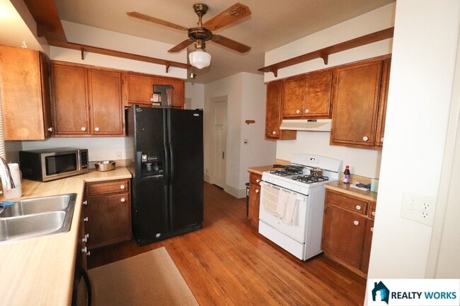 Photo - Spacious 4 Bedroom Home with Classic Charm