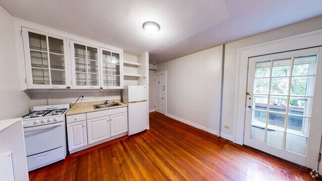 Building Photo - Wooster Square 1-Bedroom Apartment! Unit 3 (2B)