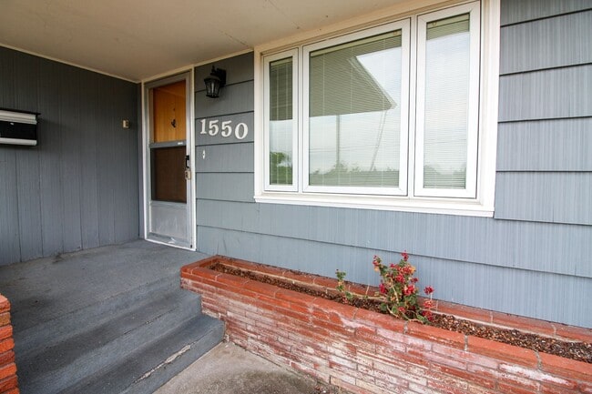 Photo - 1550 Corina Dr SE
