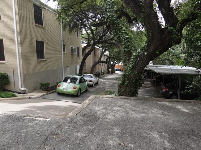 Photo - 912 E 32nd St Unit 103