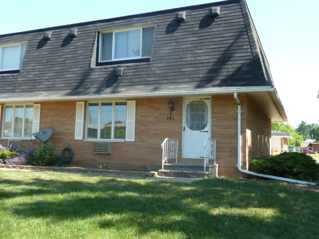 Front entrance - 161 Eastland Dr