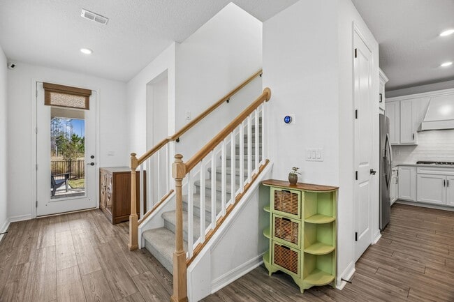 Photo - 236 Hawthorn Pk Cir