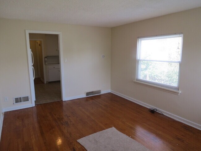 Photo - 2741 Thorndale Ave