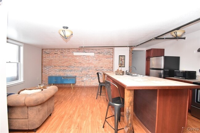 Photo - 150 Court St