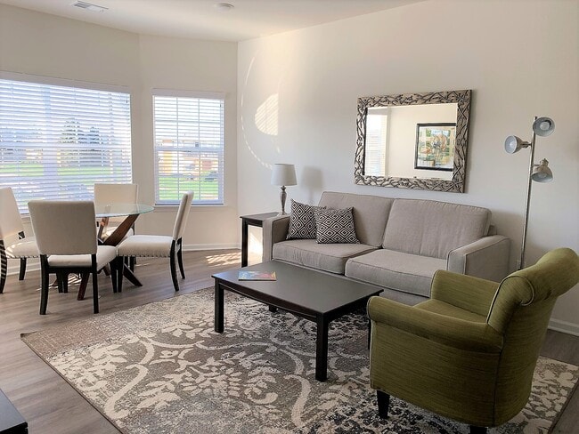 The Boston w Bay - Towne Center Apartments