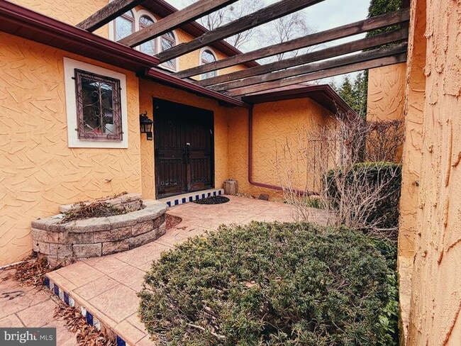 Photo - 1317 Mettler Rd