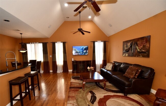 Photo - 326 Gregg St