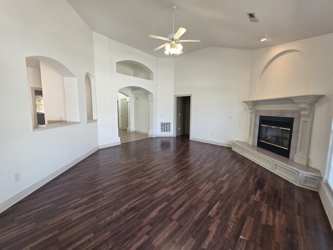 Photo - 302 Cross Creek Dr