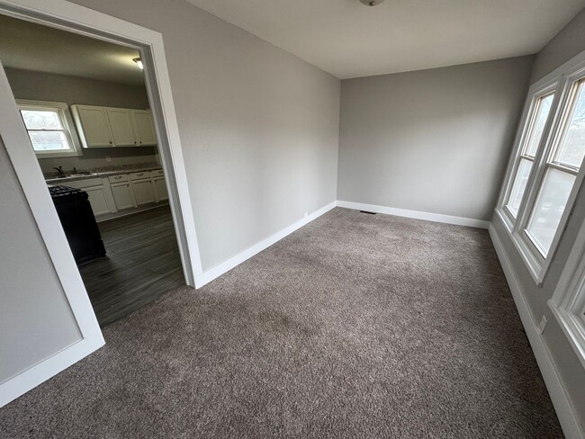 Photo - 5 bedroom 2 bath house in Moline