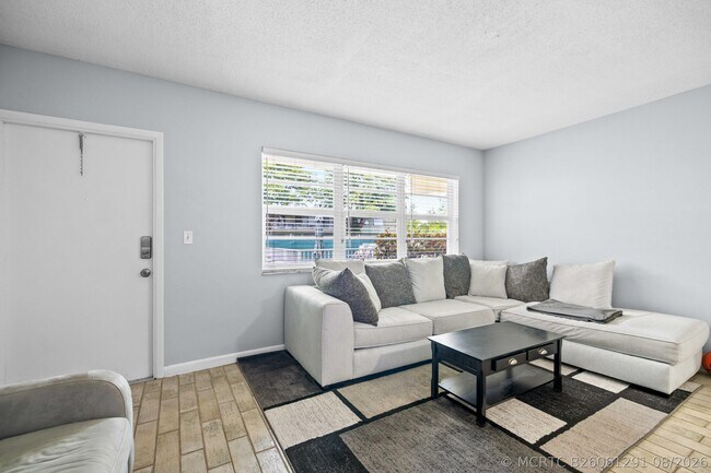 1900 NE 8th Ct Unidad 104