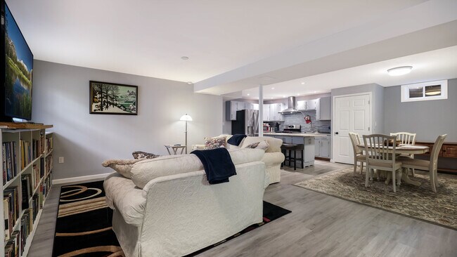 Photo - 321 E Jefferson St Unidad Legion2