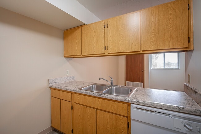 Gala - Kitchen - Alpine Lake Apartments