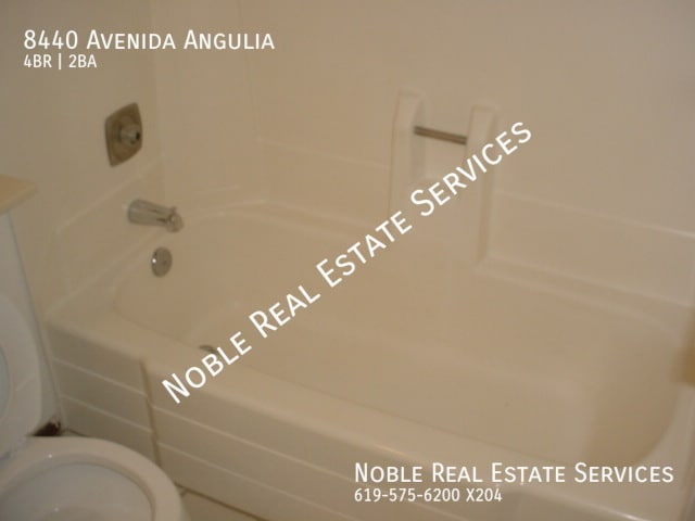 8440 Avenida Angulia