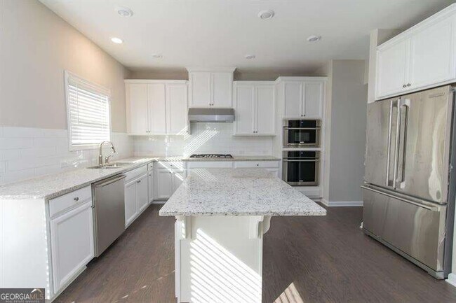 Photo - 1950 Bainbridge Ln
