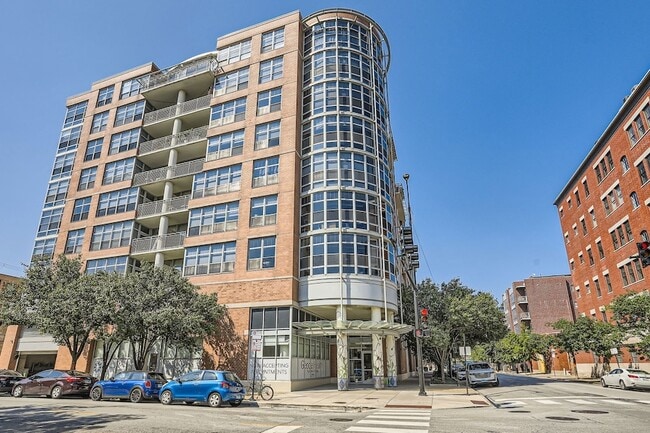 Building Photo - 1200 W Monroe St Unit 812