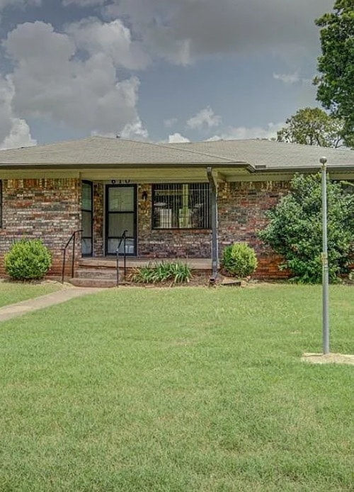 Photo - 610 N 6th Ave